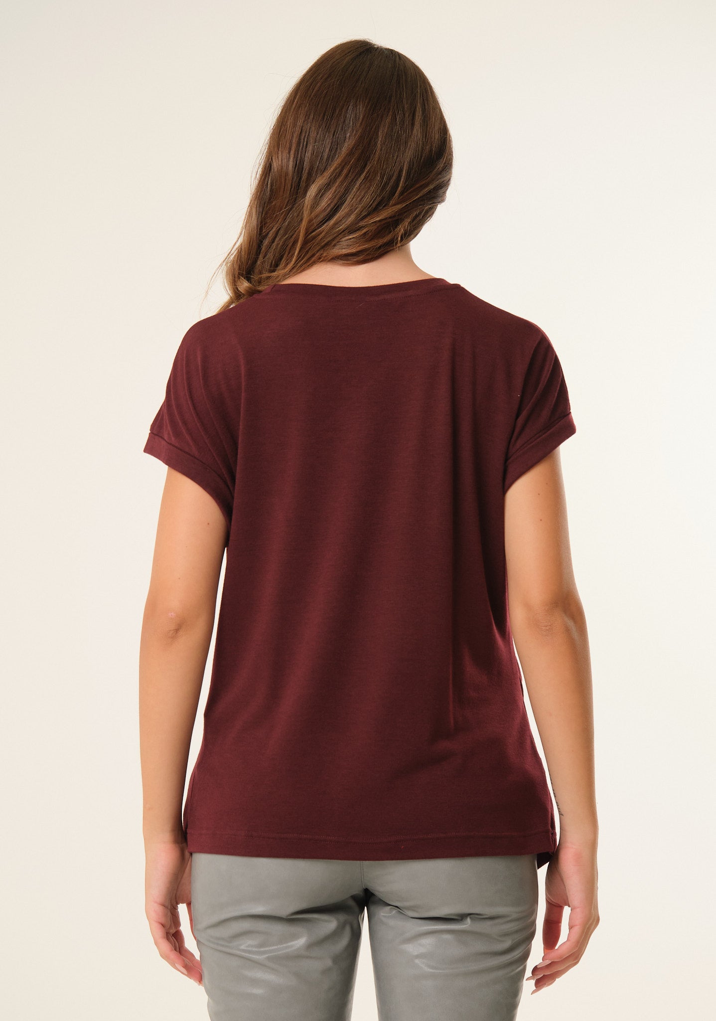 T-shirt in viscosa con applicazioni preziose