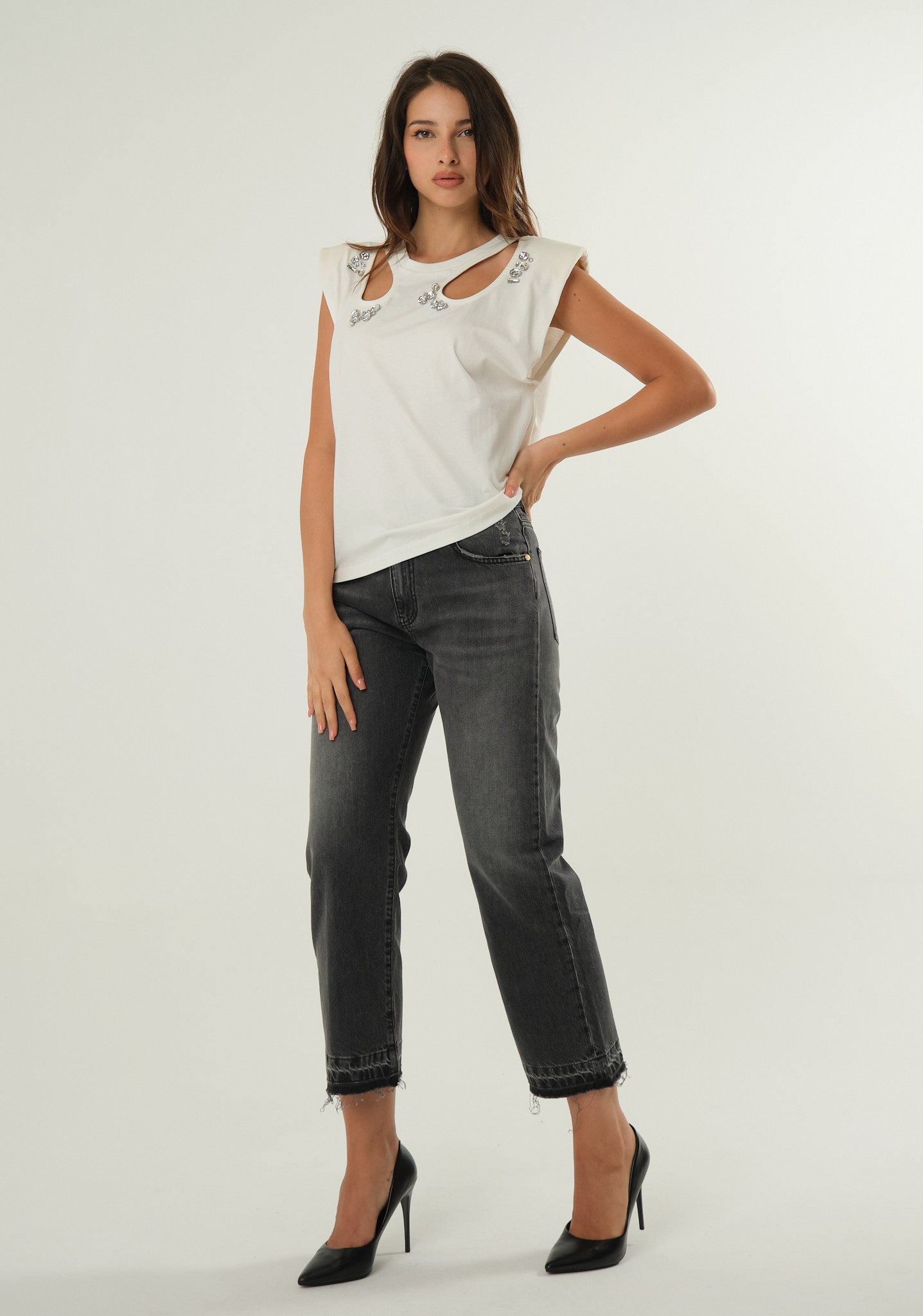 T-shirt smanicata con aperture
