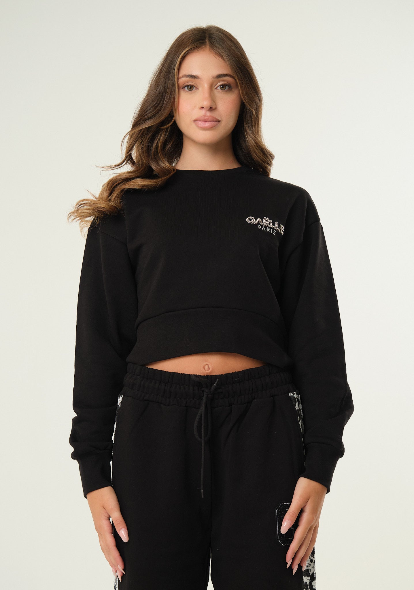 Felpa crop con logo gioiello