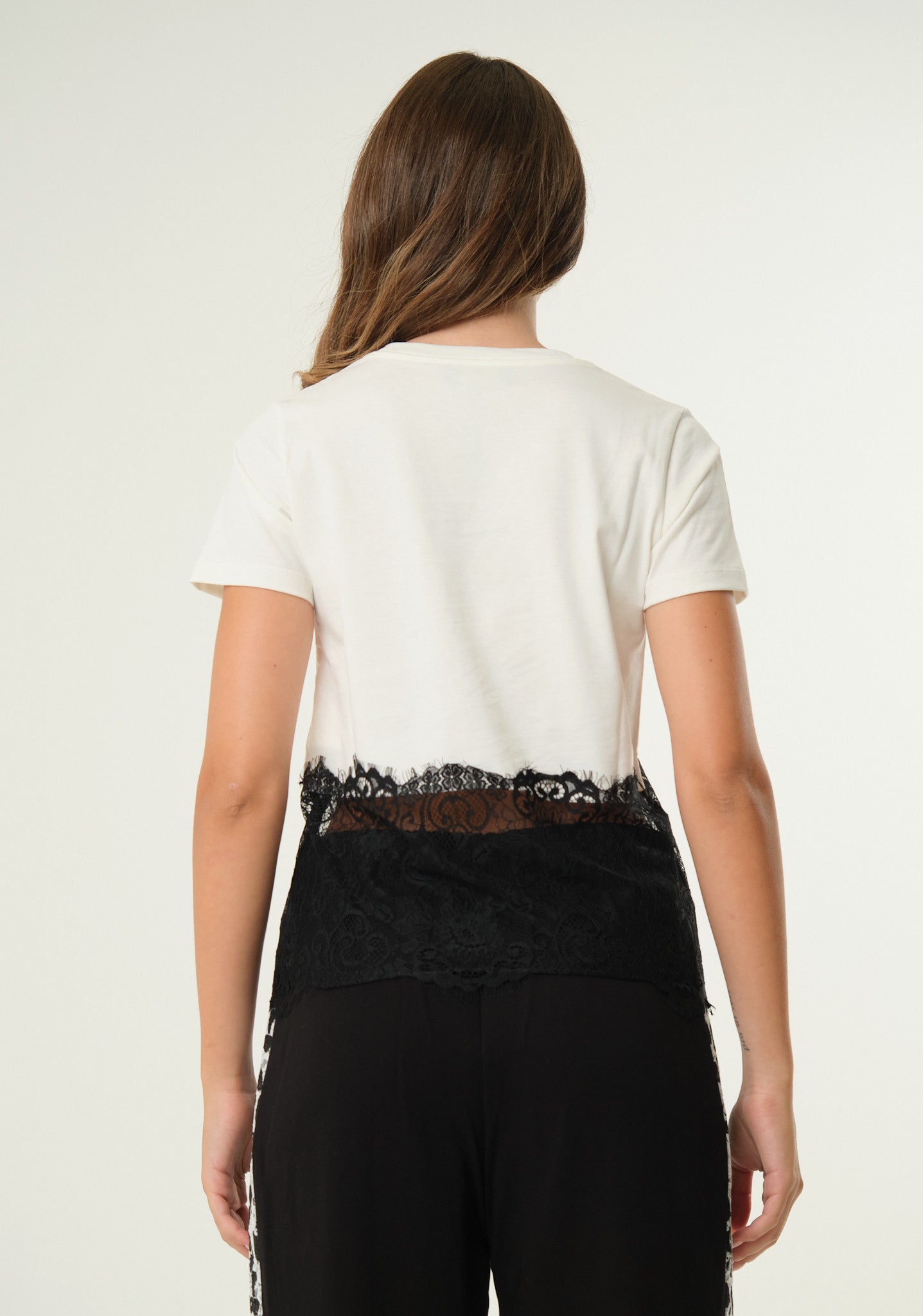 T-shirt con fondo in pizzo