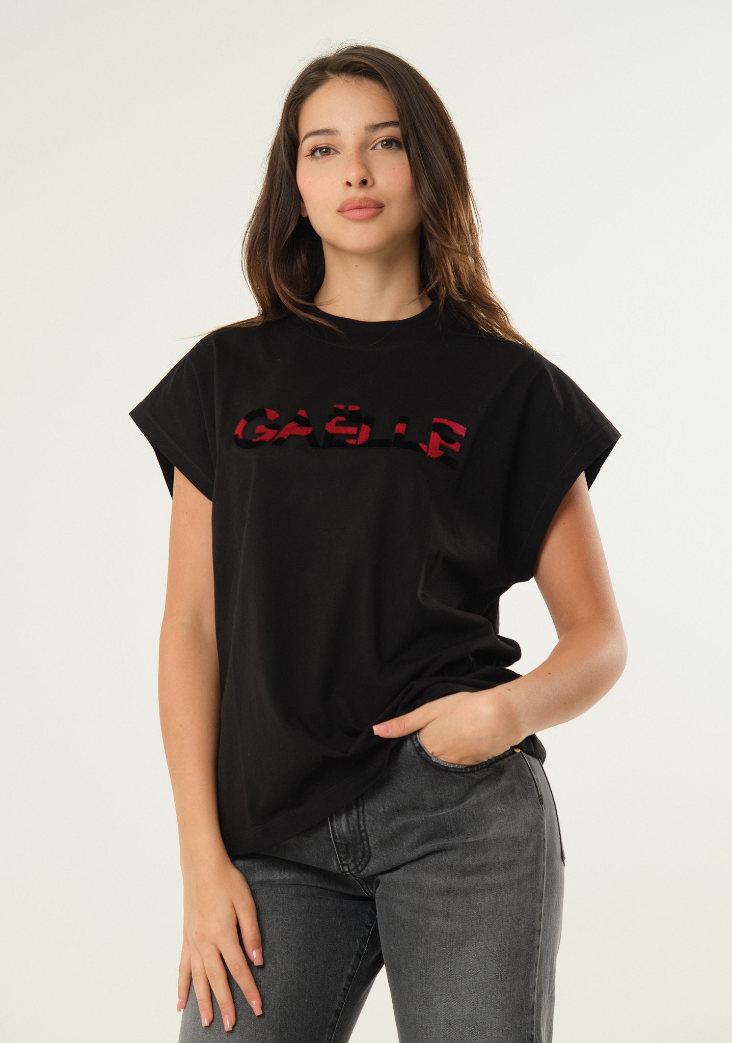T-shirt con maniche ad aletta