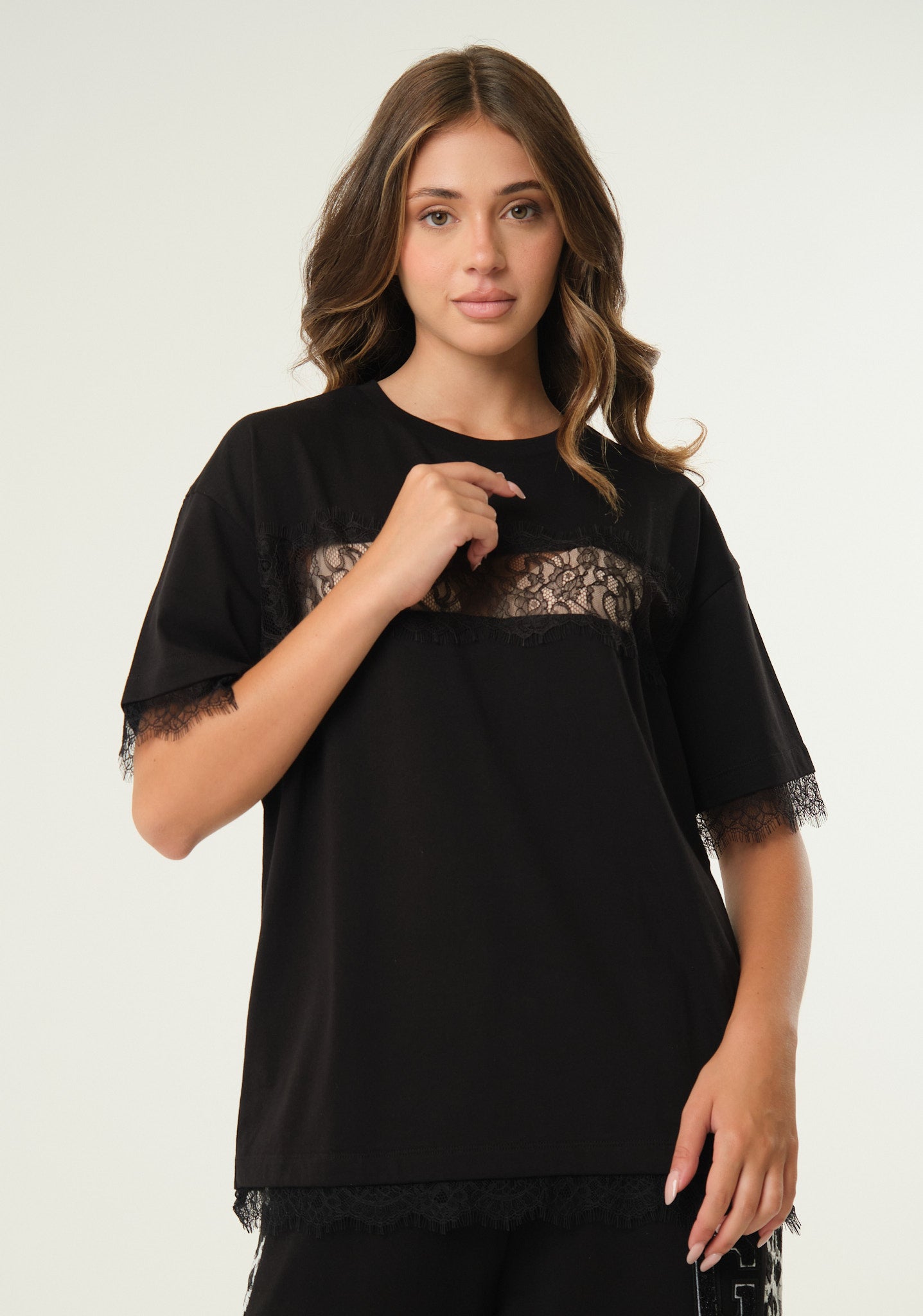 T-shirt con trasparenze in pizzo