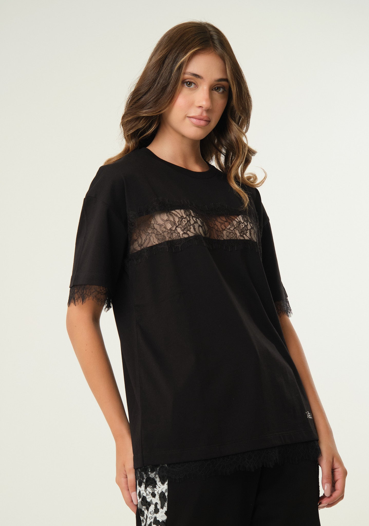 T-shirt con trasparenze in pizzo