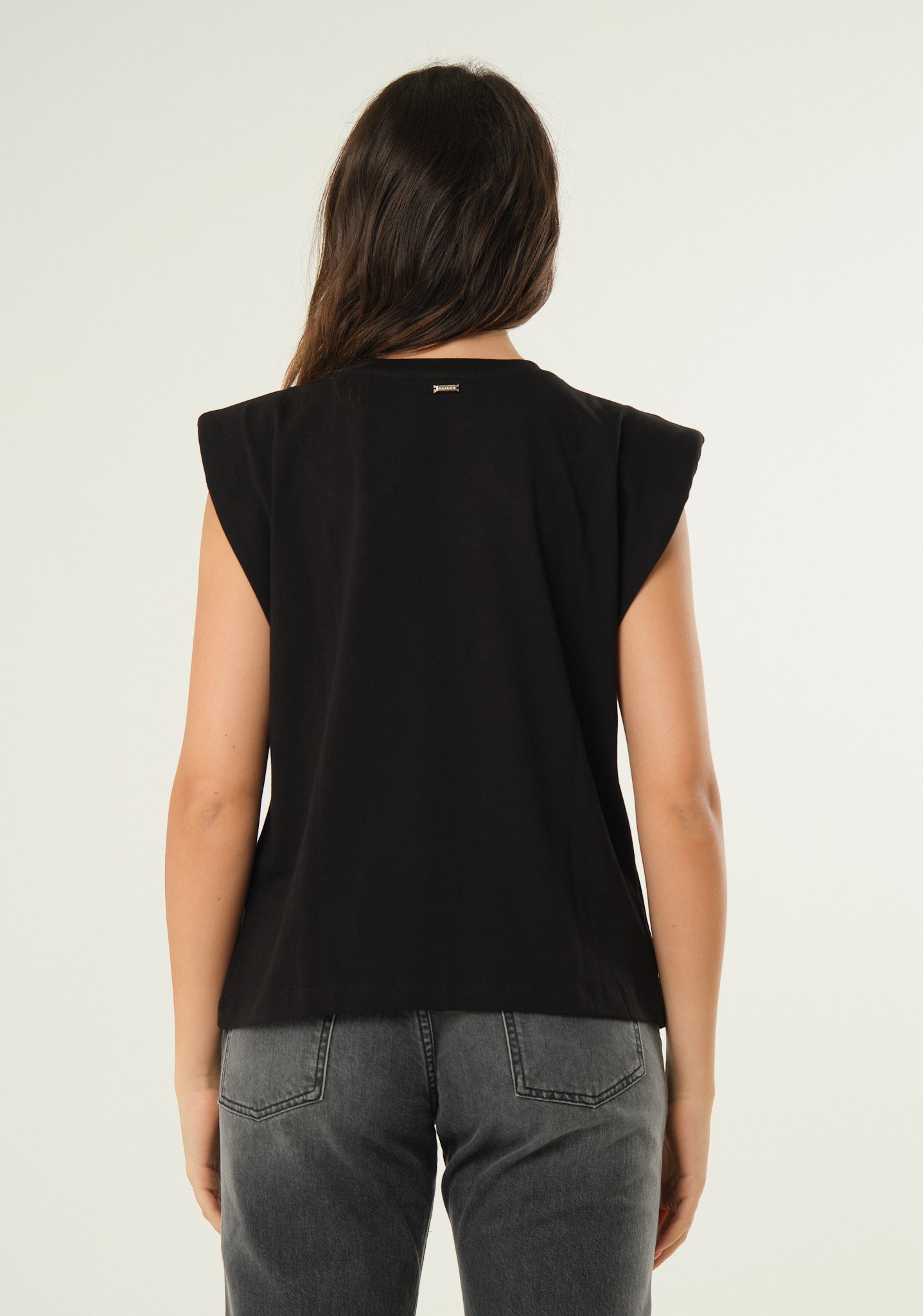 T-shirt smanicata con aperture