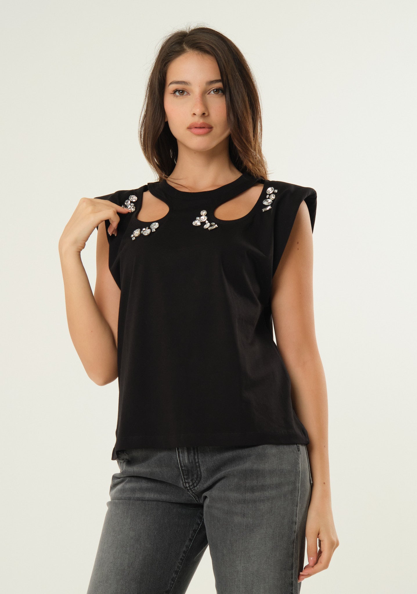 T-shirt smanicata con aperture