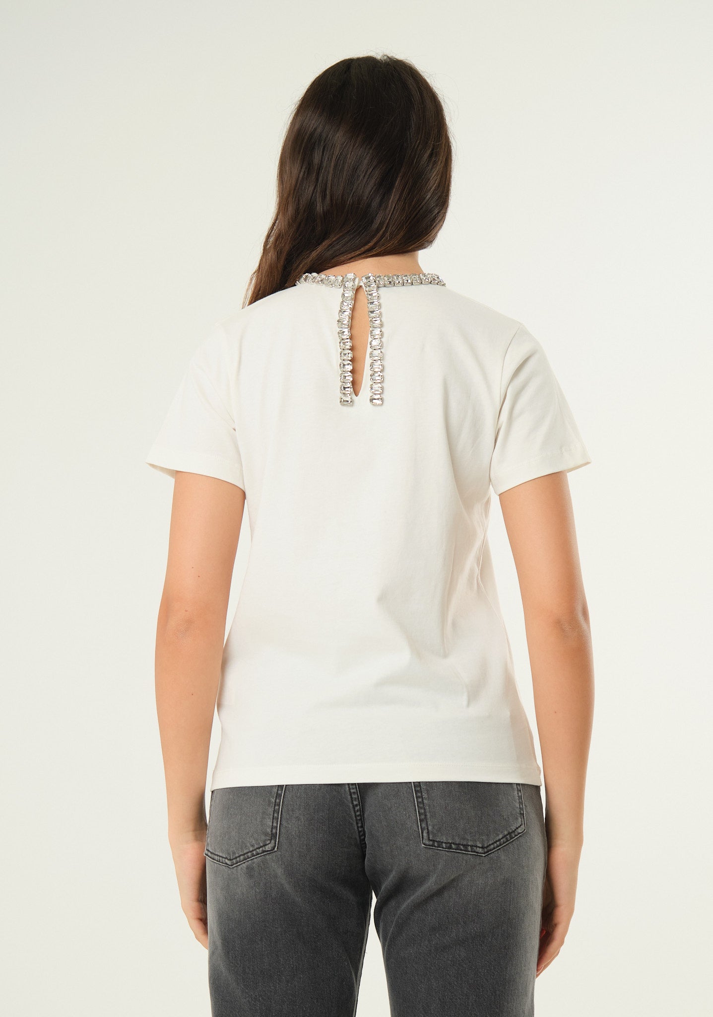 T-shirt con applicazioni gioiello