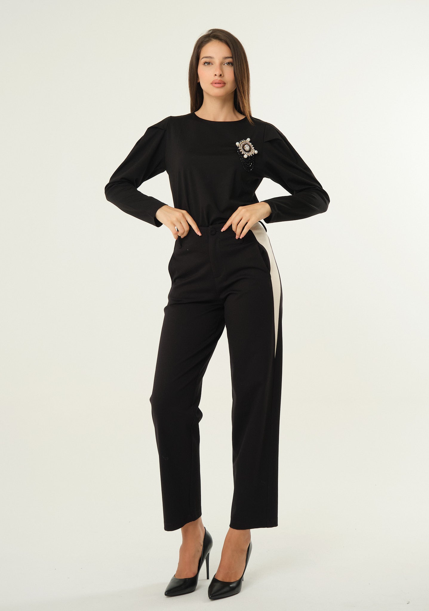 Maglia in jersey con spilla removibile
