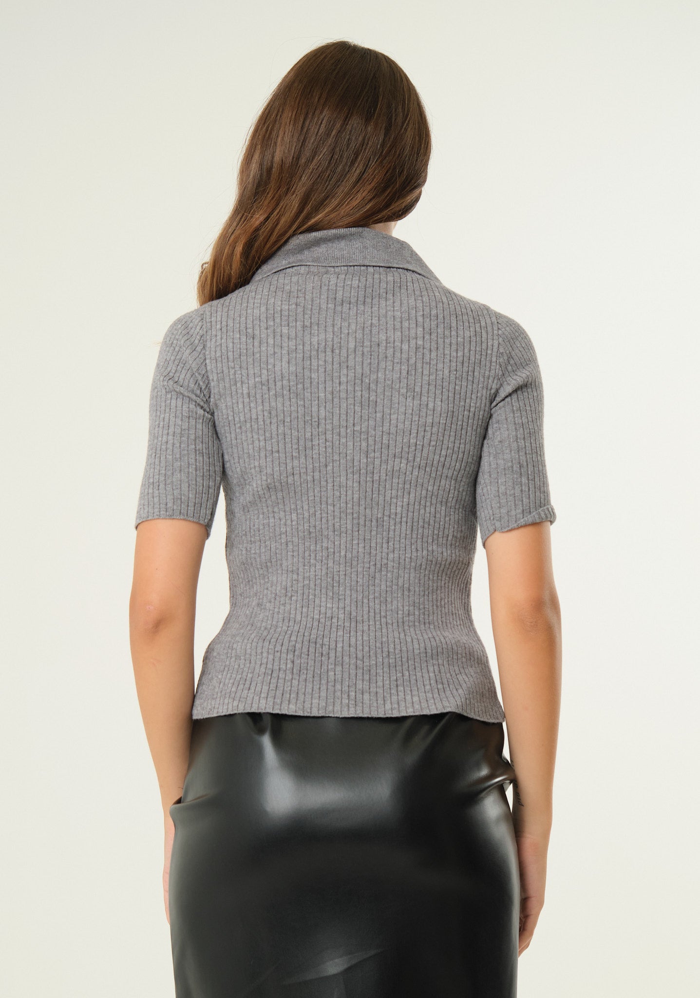 Maglia a coste con colletto
