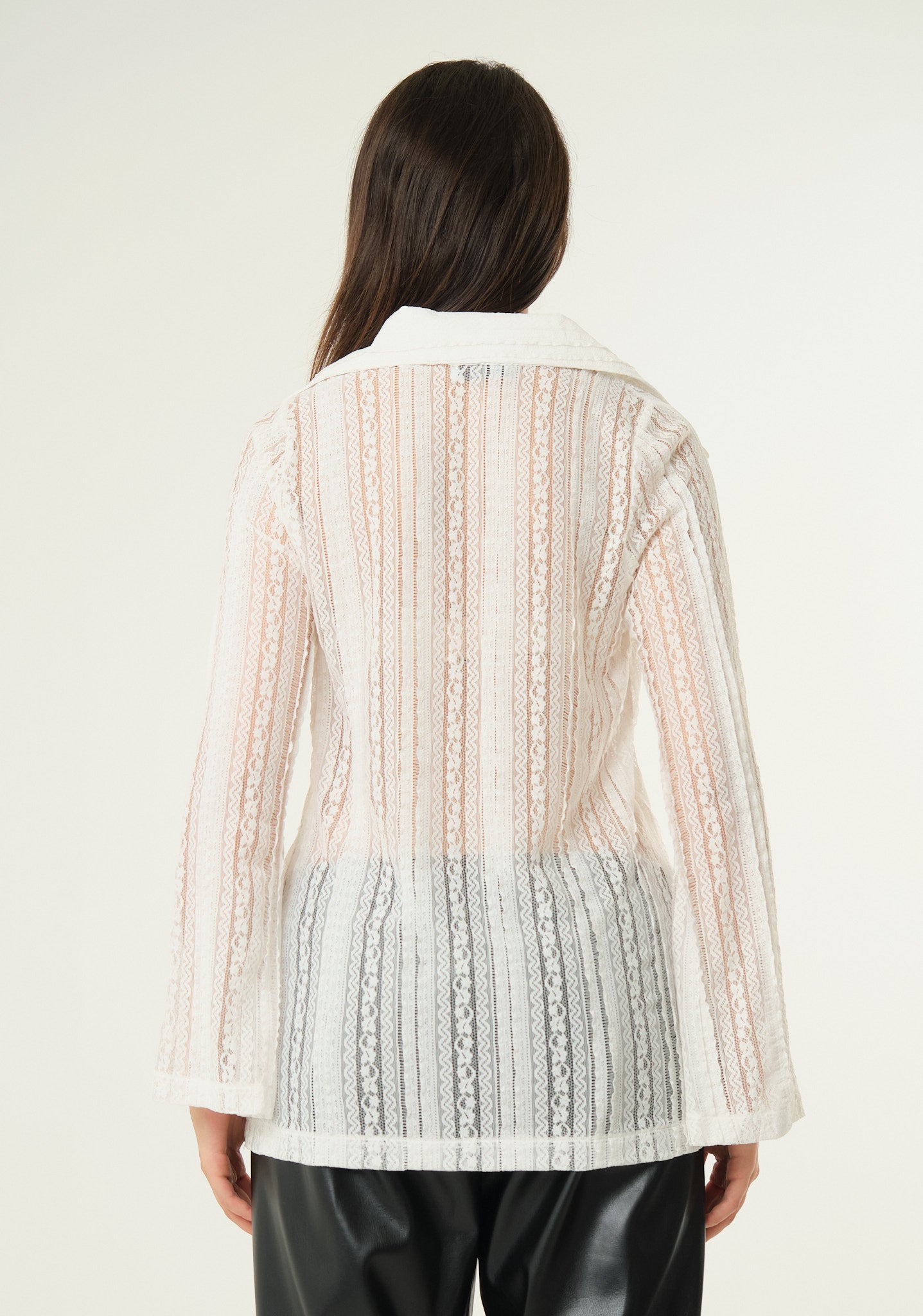 Blusa in pizzo trasparente