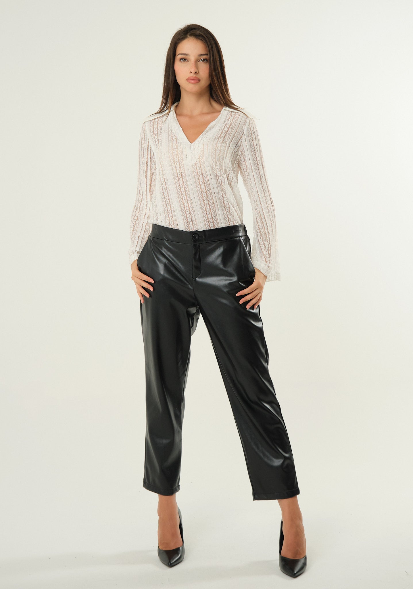 Blusa in pizzo trasparente