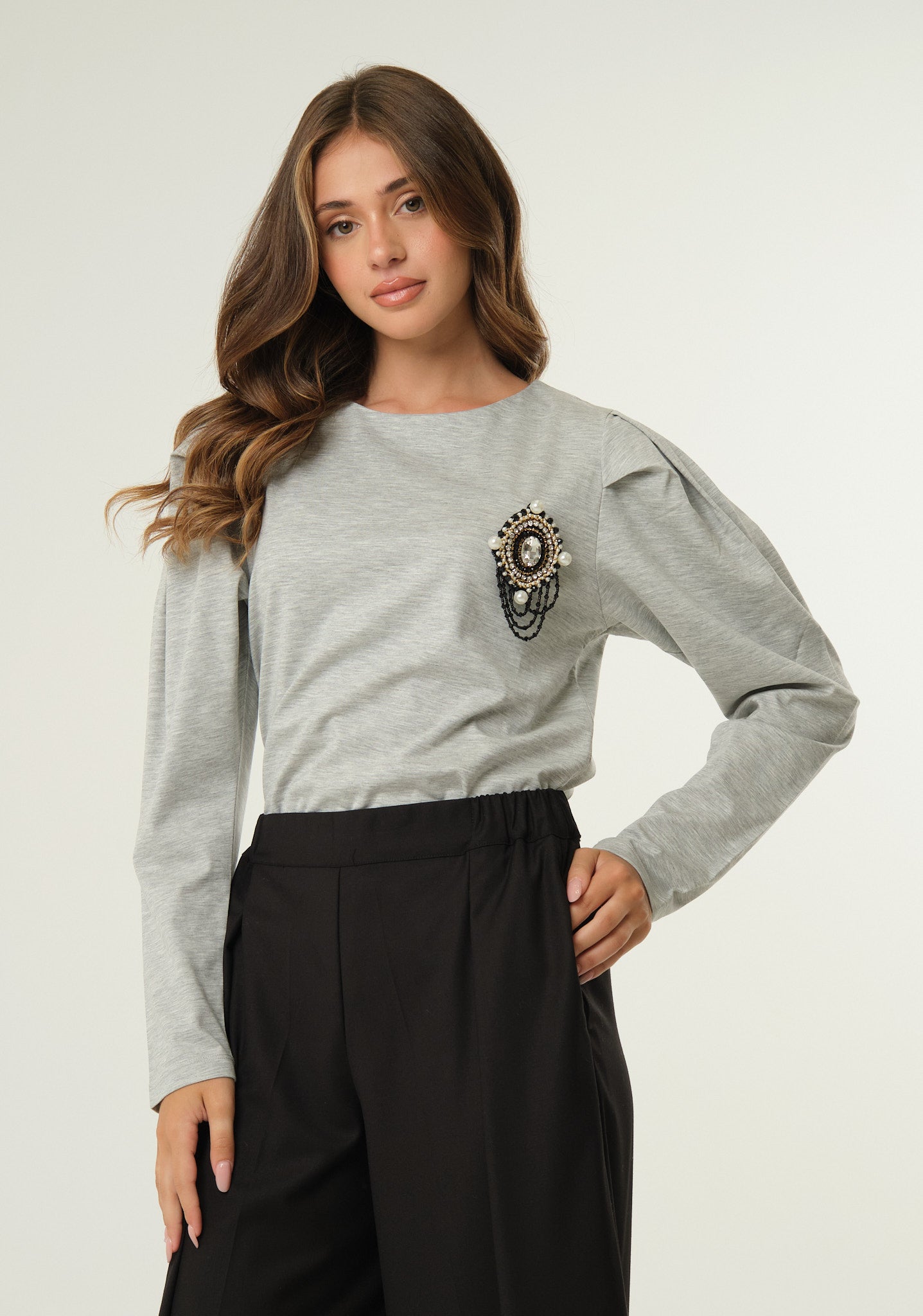Maglia in jersey con spilla removibile