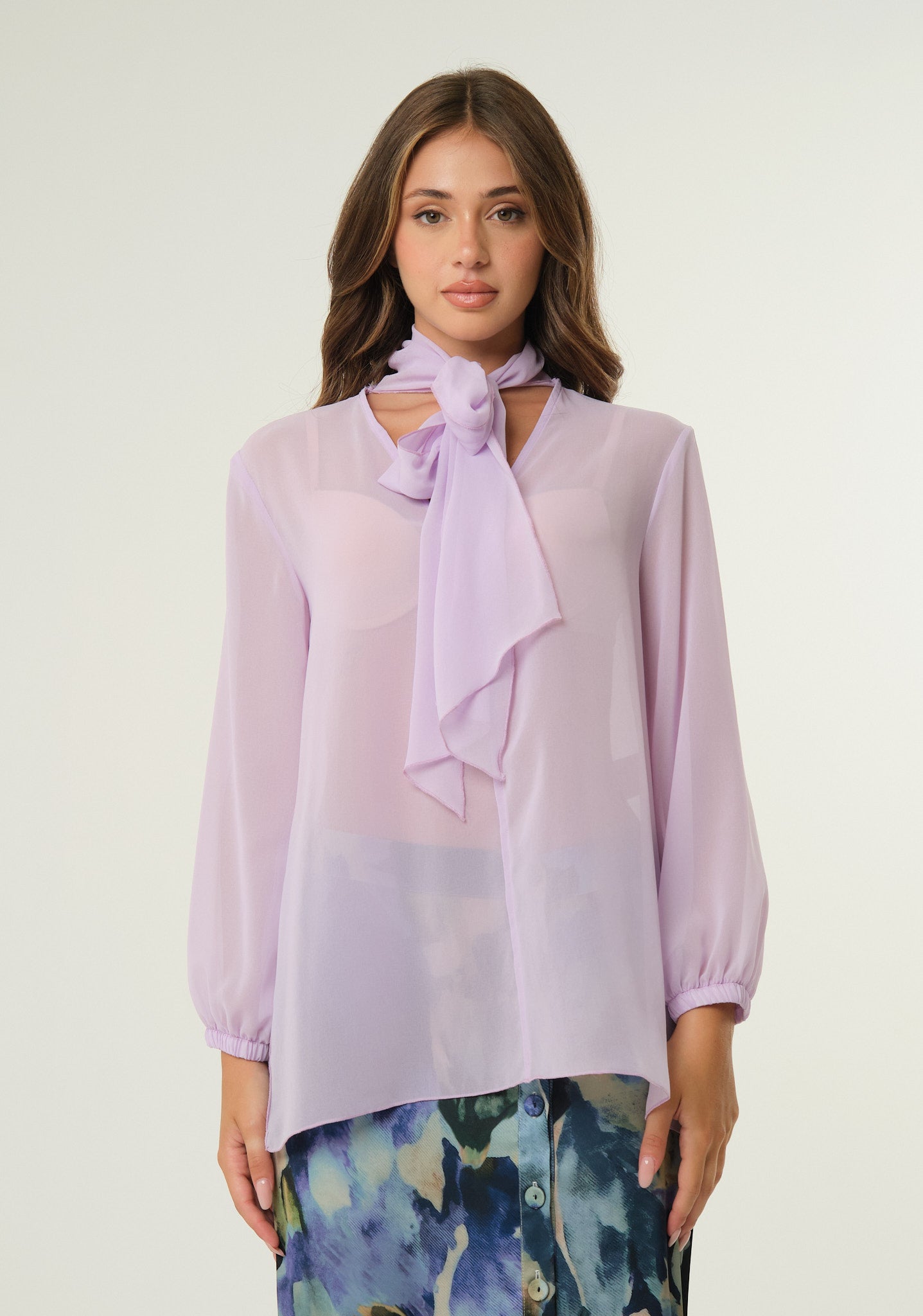 Blusa in georgette con fusciacca al collo
