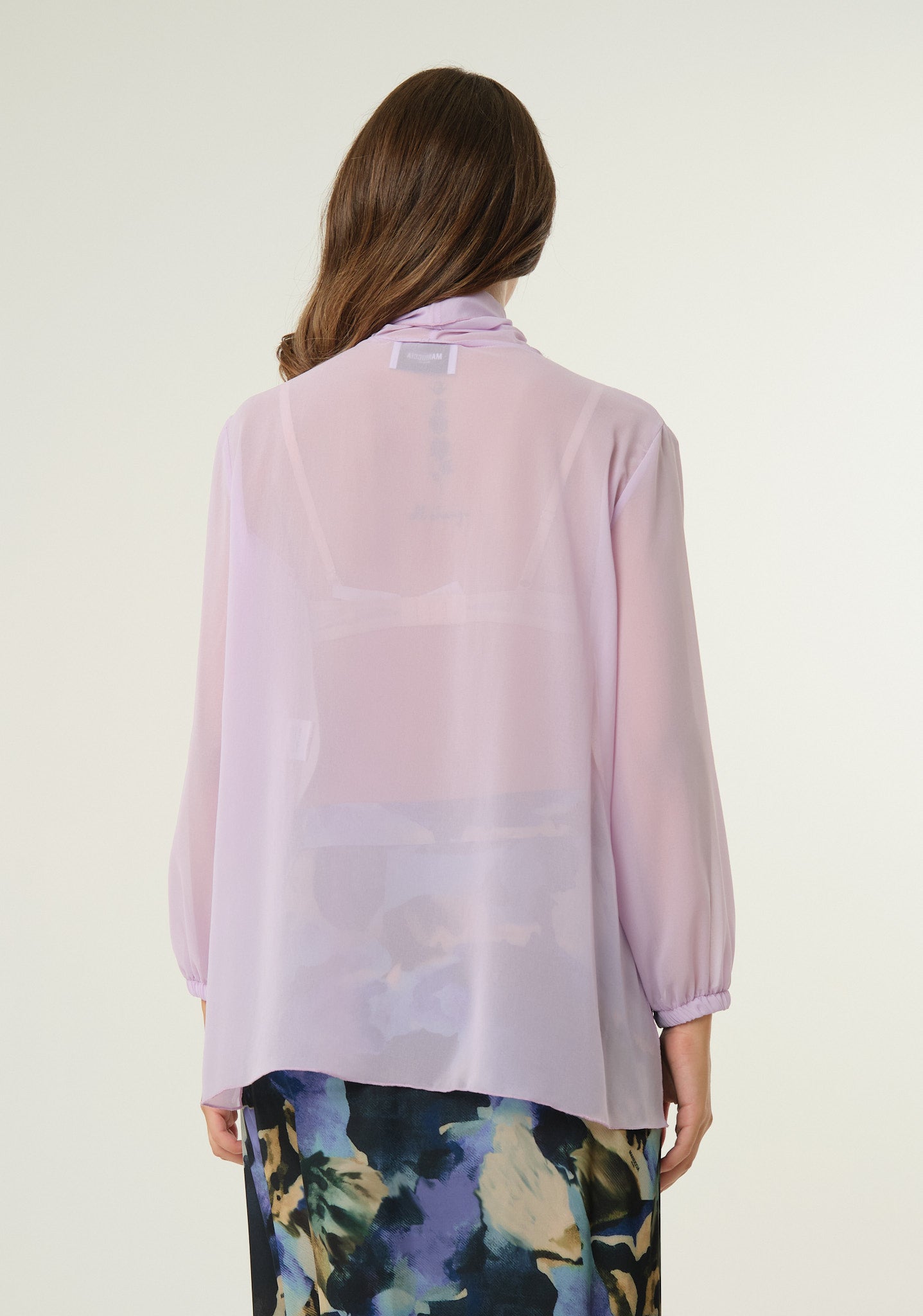 Blusa in georgette con fusciacca al collo