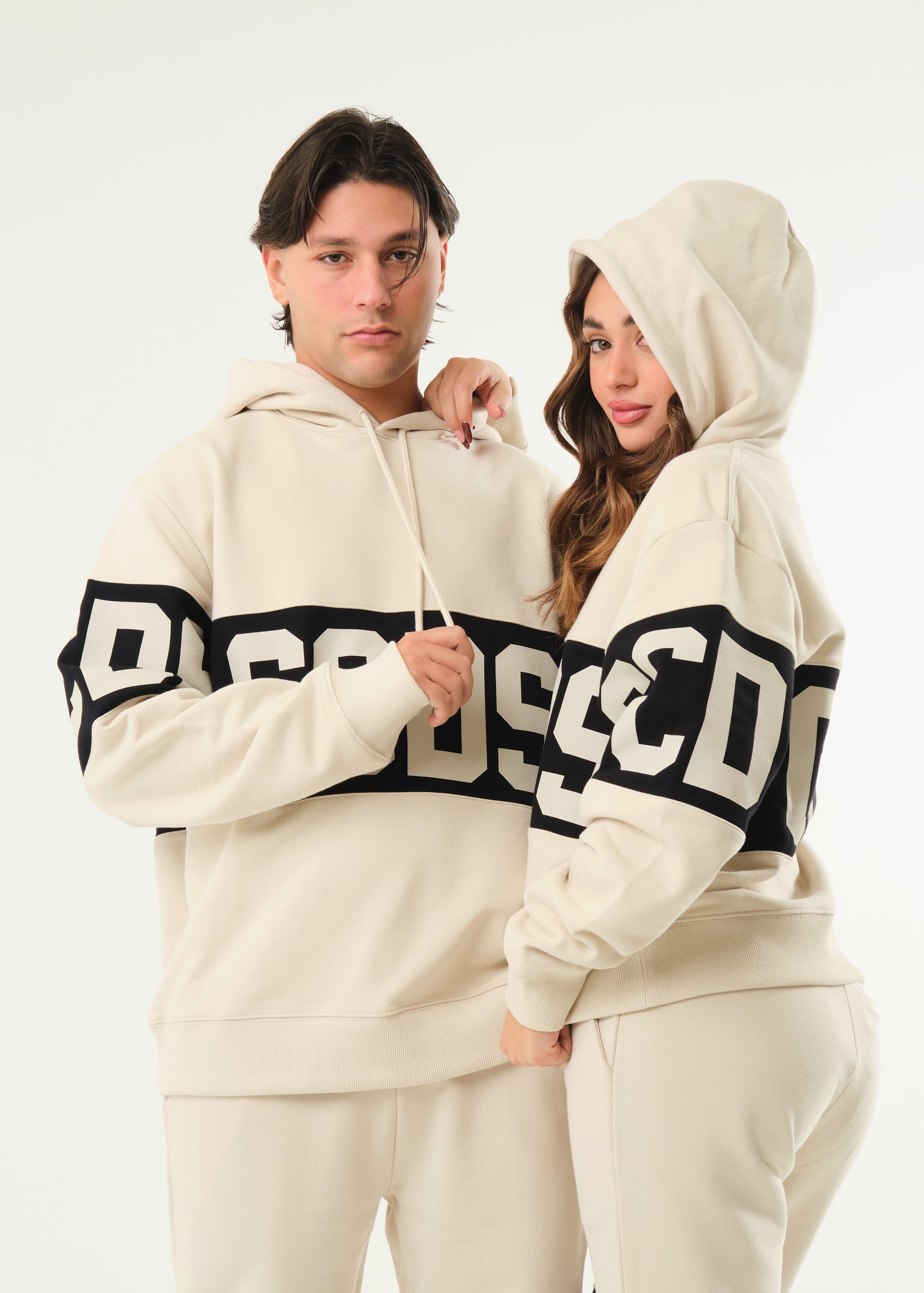 Felpa basic con cappuccio