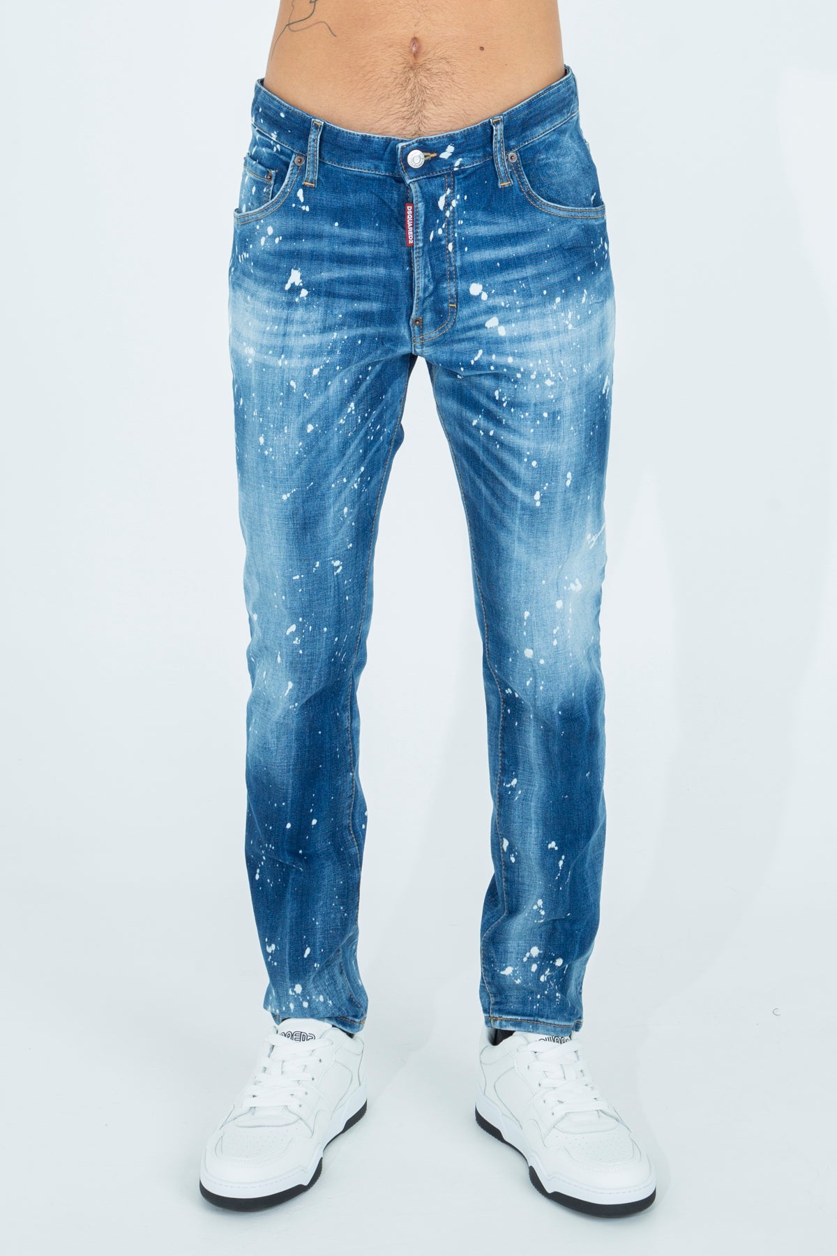 Color-spotted skinny jeans