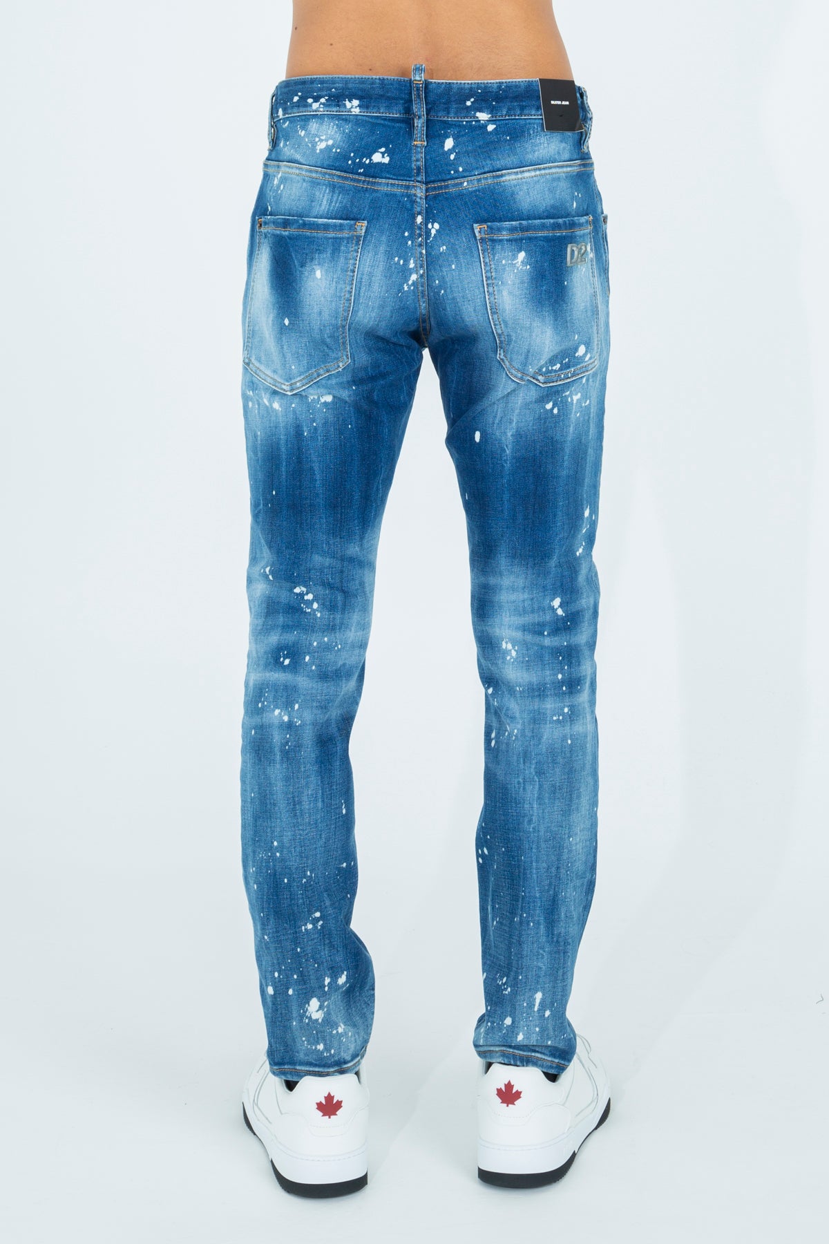 Color-spotted skinny jeans