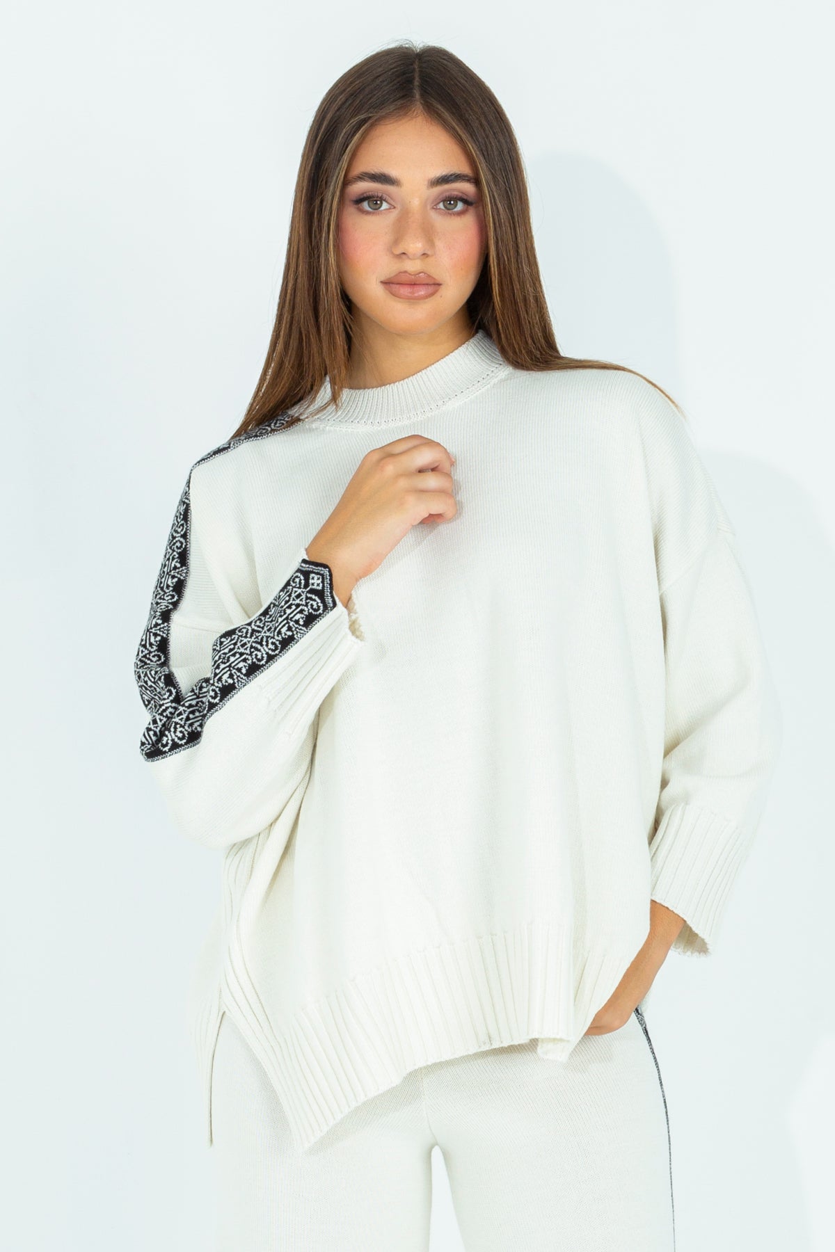 Crewneck sweater with jacquard band